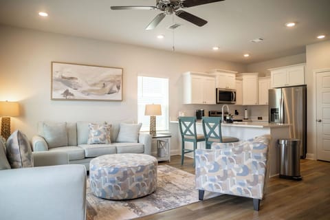 Coastline Cottage - a 3br 2.5ba townhome near the beach & downtown 