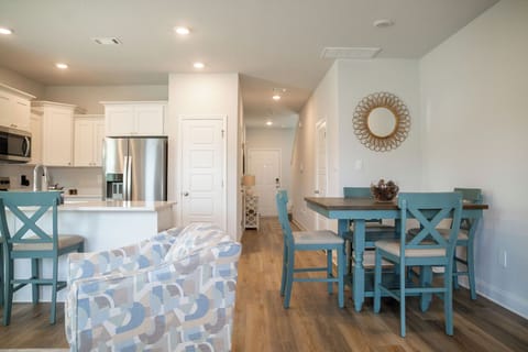 Open floor plan living room, dining area & full kitchen 