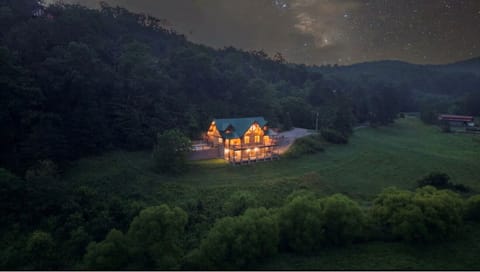 Step into luxury in this one-of-a-kind Smoky's experience!