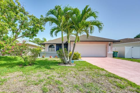 Property Exterior | Driveway (4 Vehicles)