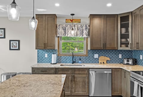 Kitchen | Dishwasher | 2nd Floor