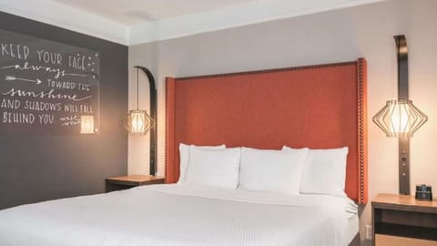 Unit with 1 King size bed