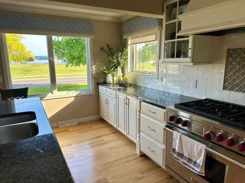 Plenty of counter top space