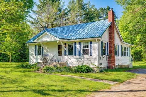 Bethlehem Vacation Rental | 2BR | 1BA | 865 Sq Ft | 5 Steps to Enter