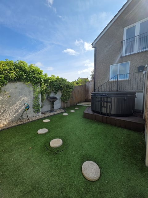 Courtyard garden with BBQ and Private hot tub