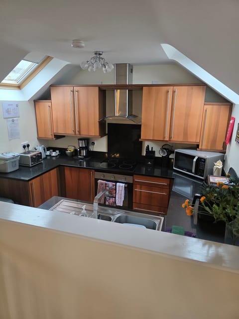 Fully equipped kitchen including oven, microwave, induction hob, toaster, air fyer, dishwasher, blender and drink station with coffee machine