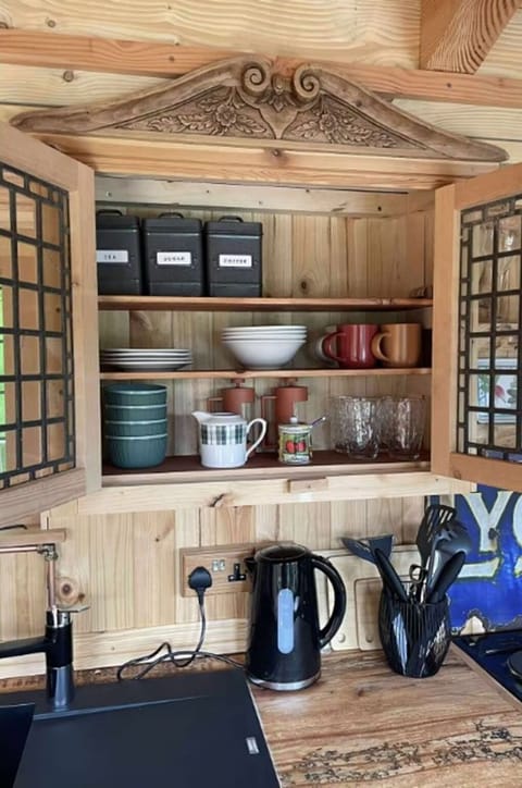 Swimming Pool, Shade, Resort, Landscaping, Resort Town, Fence, Hotel, Seaside Resort