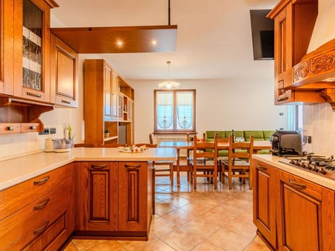 Kitchen, Interior Design, Countertop, Cabinetry, Wood, Ceiling, Flooring, Furniture, Floor, Room