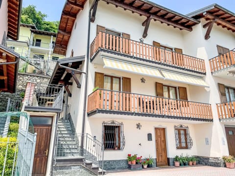 Swimming Pool, Shade, Resort, Landscaping, Resort Town, Fence, Hotel, Seaside Resort