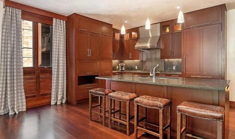 vail solaris 4bedroom kitchen