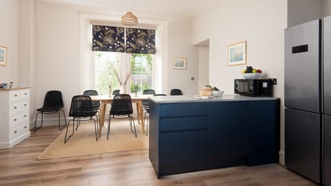 Cambridge House - the spacious kitchen and dining area
