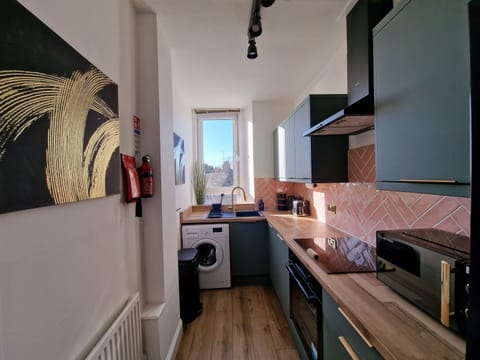 Modern well Equipped Kitchen 