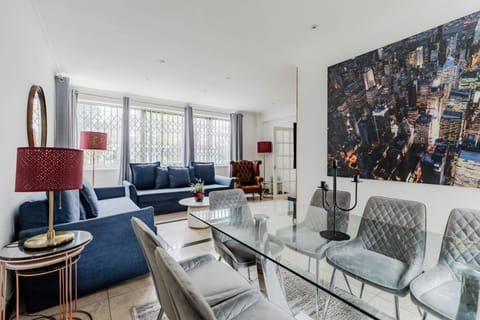 Living Room / Lounge