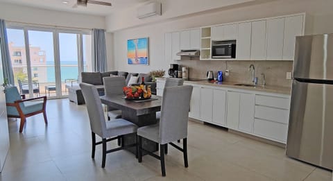 Kitchen or kitchenette,Dining area