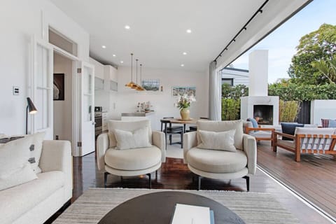 The main living space is open plan with great indoor/outdoor flow onto the deck area.