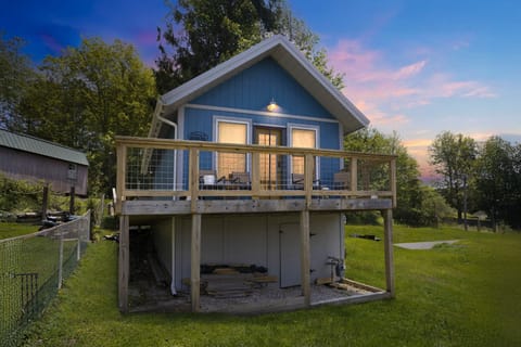 Building, Outdoors, Shelter, Grass, Cottage