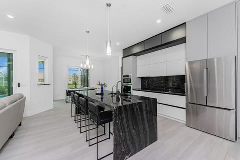 Kitchen with Island Eating Area