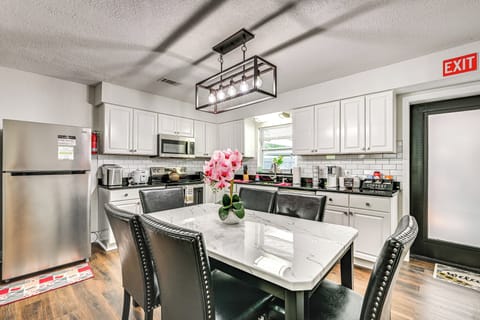 Dining Area | Kitchen