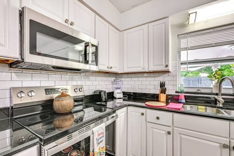 Kitchen | Keurig Coffee Maker | Dishwasher | Blender