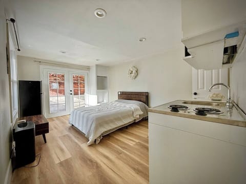 3b20e4a3-6f1e-4c9d-aaa0-e03fa7d79332