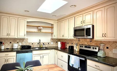 7bccc101-f548-460b-8d0f-4f83e2ad6a5c