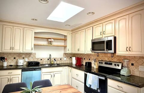 18f8a56c-d059-407e-9e6c-de3a5cfe70cd