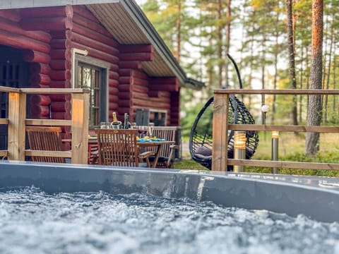 Optional outdoor jacuzzi (summer time only)