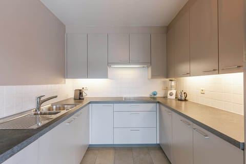 Well equipped kitchen with all essentials