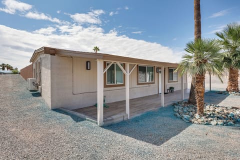 Bullhead City Vacation Rental | 2BR | 1BA | 750 Sq Ft | 1 Step Required