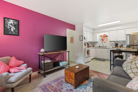 Smart TV and comfortable Queen sleeper sofa in the living room with a Smart TV. Open floor plan makes for a great space to relax and unwind after a day of exploring.