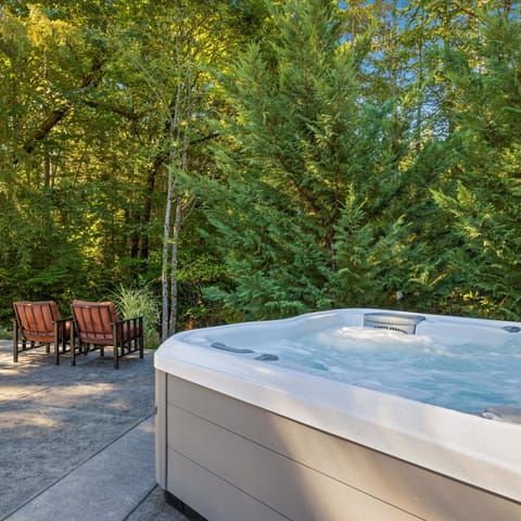 "The kids loved the hot tub by the creek!" Jenna