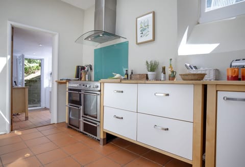 Berry Cottage, Croyde. First floor: The beautifully presented kitchen