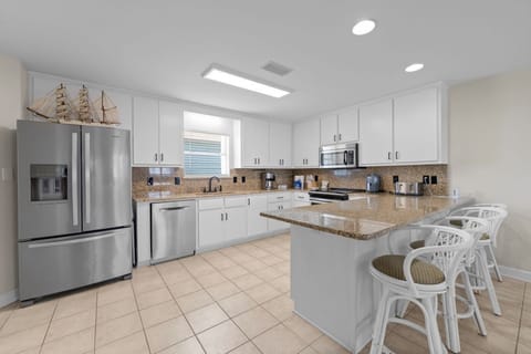 10 Wave Watch II Kitchen