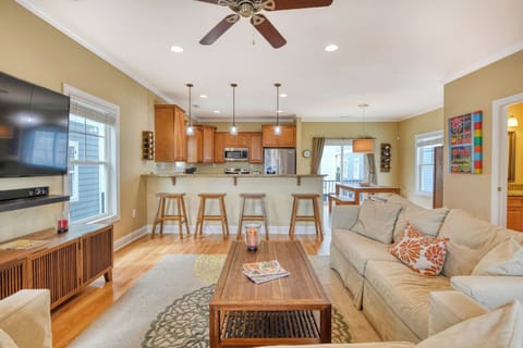 132 Garden City Retreat - Livng Area