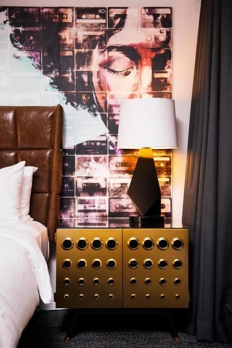 Unit with 1 Queen size bed