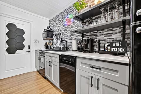 Modern style kitchen with open shelving & cabinetry