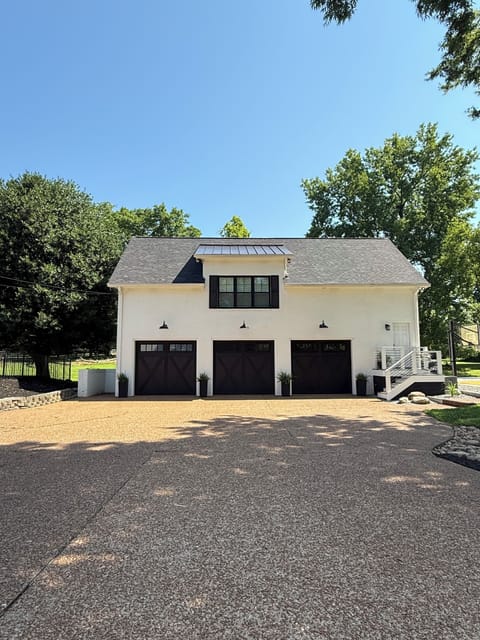 Front view of carriage House 