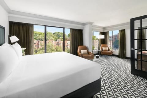 Wake up to sweeping skyline views from plush king bed.