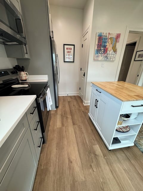 Rolling Island to provide more cooking prep room or bar seating.