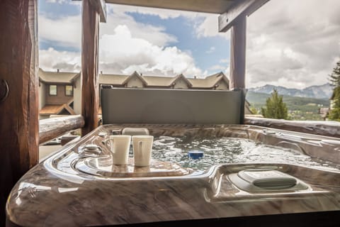 Enjoy your private hot tub | Exterior