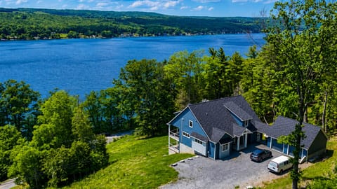 Perched above the water, enjoy breathtaking lake views from nearly every room of this hilltop haven 🌊🏞️
