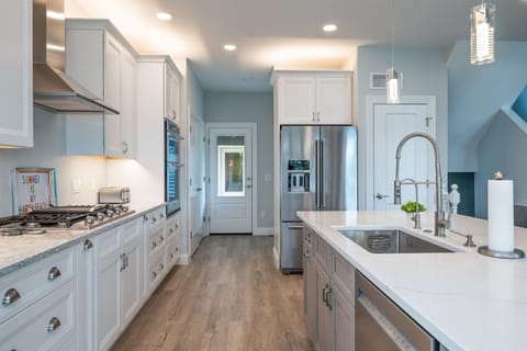 Bright, modern kitchen featuring stainless steel appliances, quartz countertops, and a large island—perfect for entertaining and gourmet cooking. ✨🍽️🏡