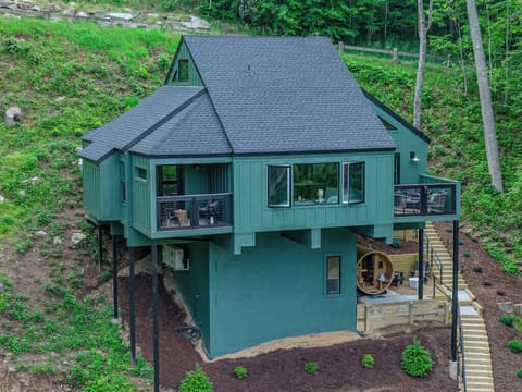 Come on in and kick off your boots! You've just arrived at your Sugar Mountain basecamp — where comfort meets adventure. 
