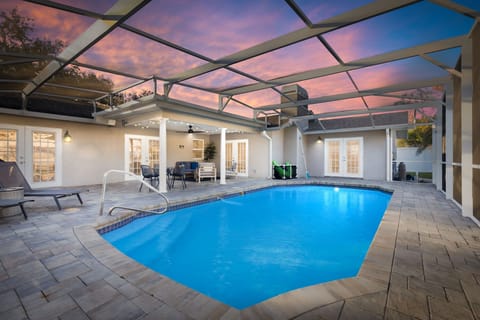 Your ultimate Florida escape starts here — where twilight pools, warm breezes, and endless relaxation come together for the perfect evening unwind.