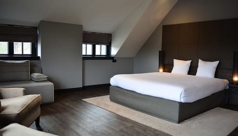 Unit with King Size Bed and a sofa bed