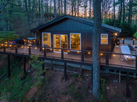 This charming newly remodeled lake home overlooking Lake Burton is super cozy with amenities and views