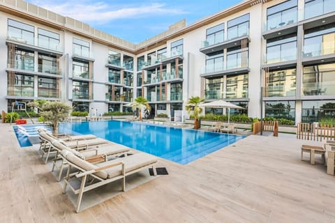 Poolside Paradise: Sparkling waters and palm trees await your relaxation in Dubai`s sun!