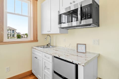 Casa de Madera Pensacola Beach-   First Level Kitchenette