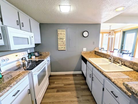 Wonderful Full Size Kitchen