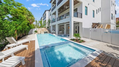 Salty Sunrise - Resort Style Pool/Spa - Waterslide - Waterfall Grotto - Gas Grill - Lounge Chairs